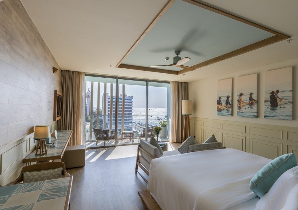 Fusion-Suite-King-Bed-Fusion-Suites-Vung-Tau-01-1024x722-1
